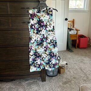 NWOT Lands End size 6 floral sheath dress with pockets. Perfect condition.